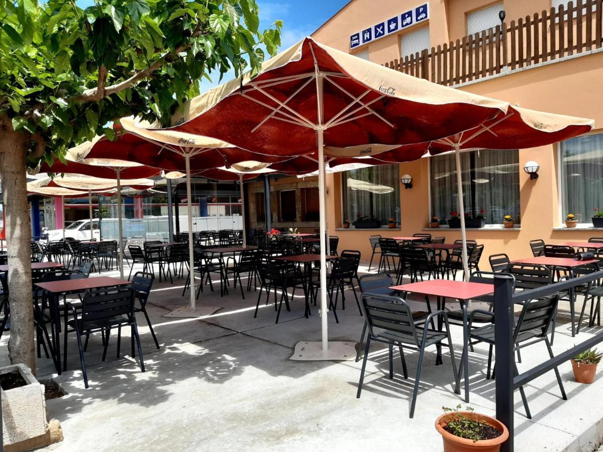 Hostal Mas Ferrer Cornellá de Terri Dış mekan fotoğraf