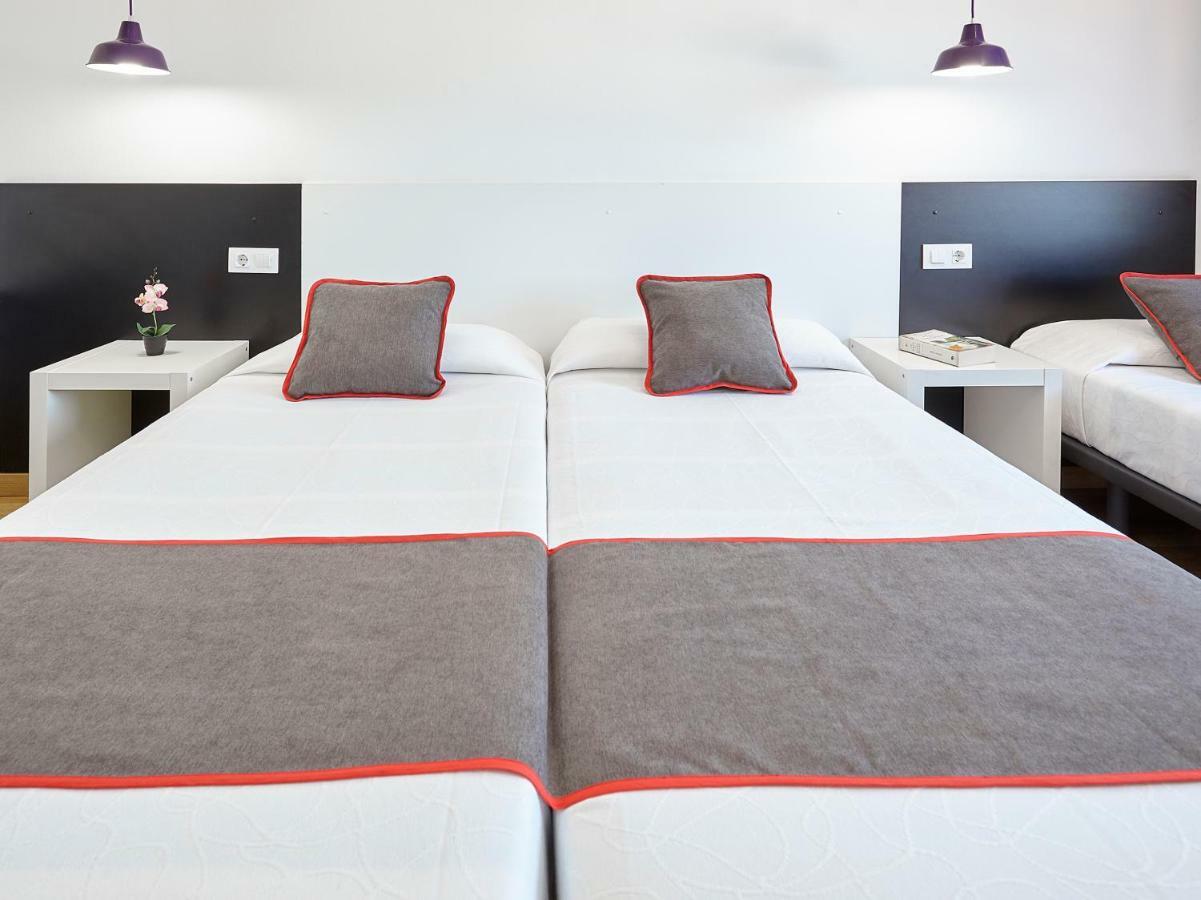 Hostal Mas Ferrer Cornellá de Terri Dış mekan fotoğraf