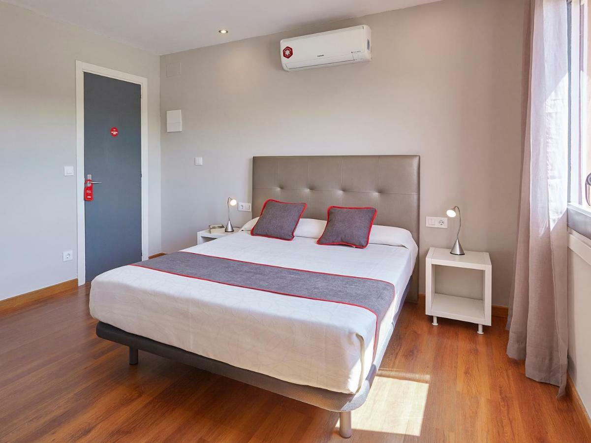 Hostal Mas Ferrer Cornellá de Terri Dış mekan fotoğraf