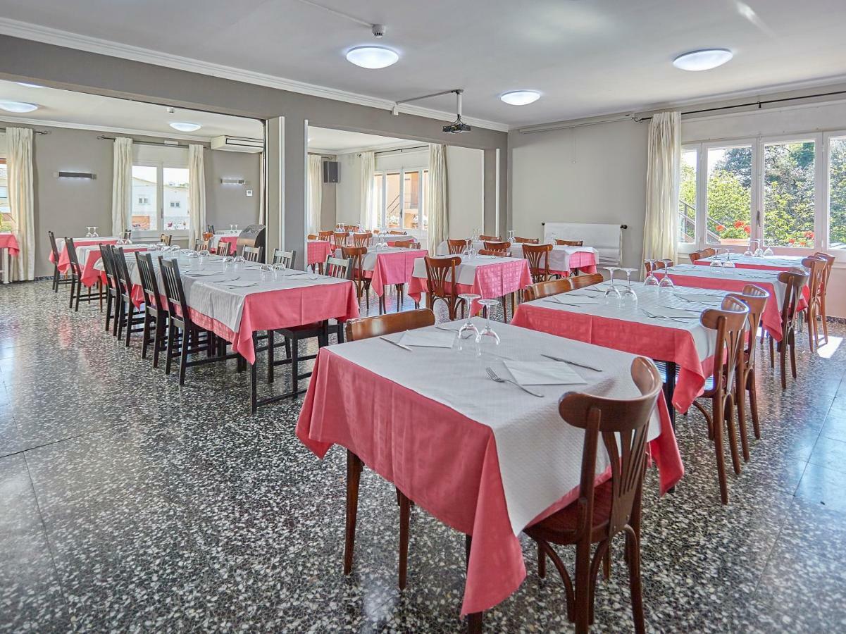 Hostal Mas Ferrer Cornellá de Terri Dış mekan fotoğraf