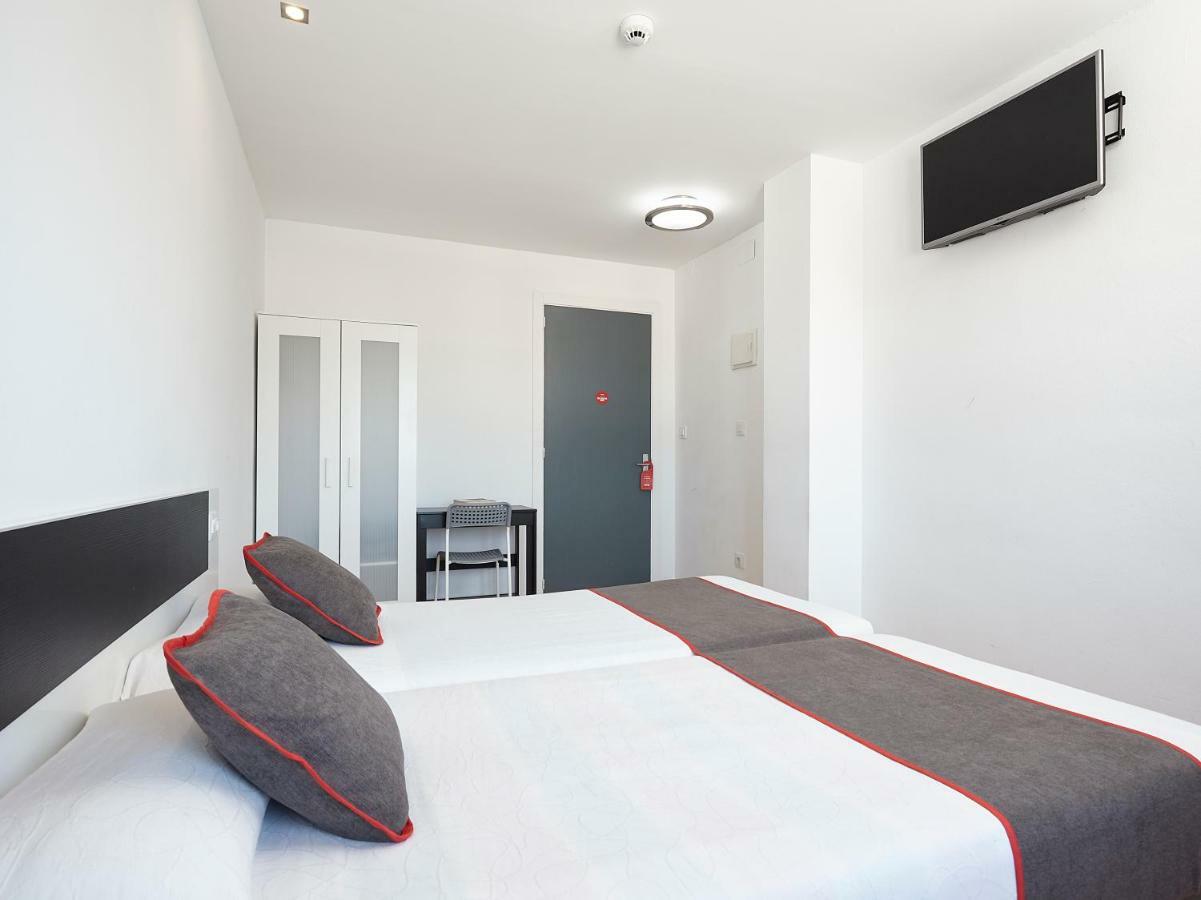 Hostal Mas Ferrer Cornellá de Terri Dış mekan fotoğraf