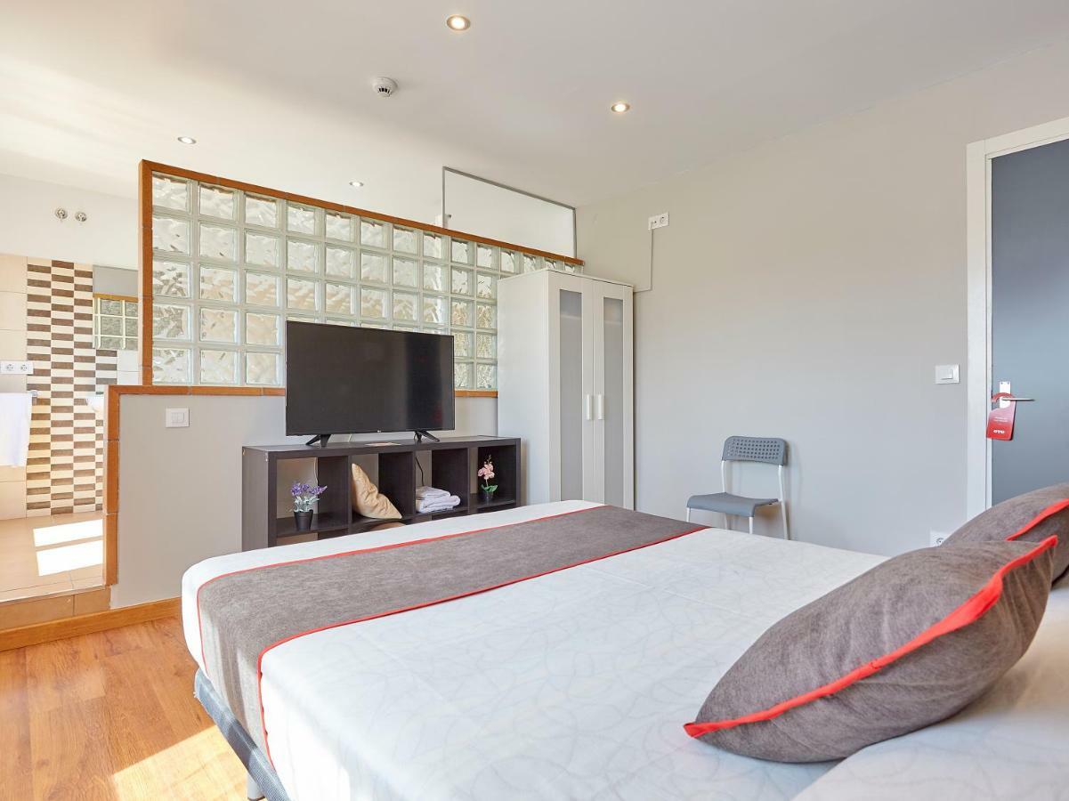 Hostal Mas Ferrer Cornellá de Terri Dış mekan fotoğraf