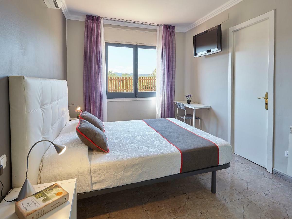 Hostal Mas Ferrer Cornellá de Terri Dış mekan fotoğraf