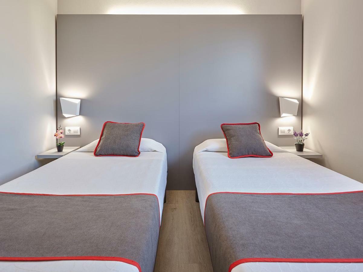 Hostal Mas Ferrer Cornellá de Terri Dış mekan fotoğraf